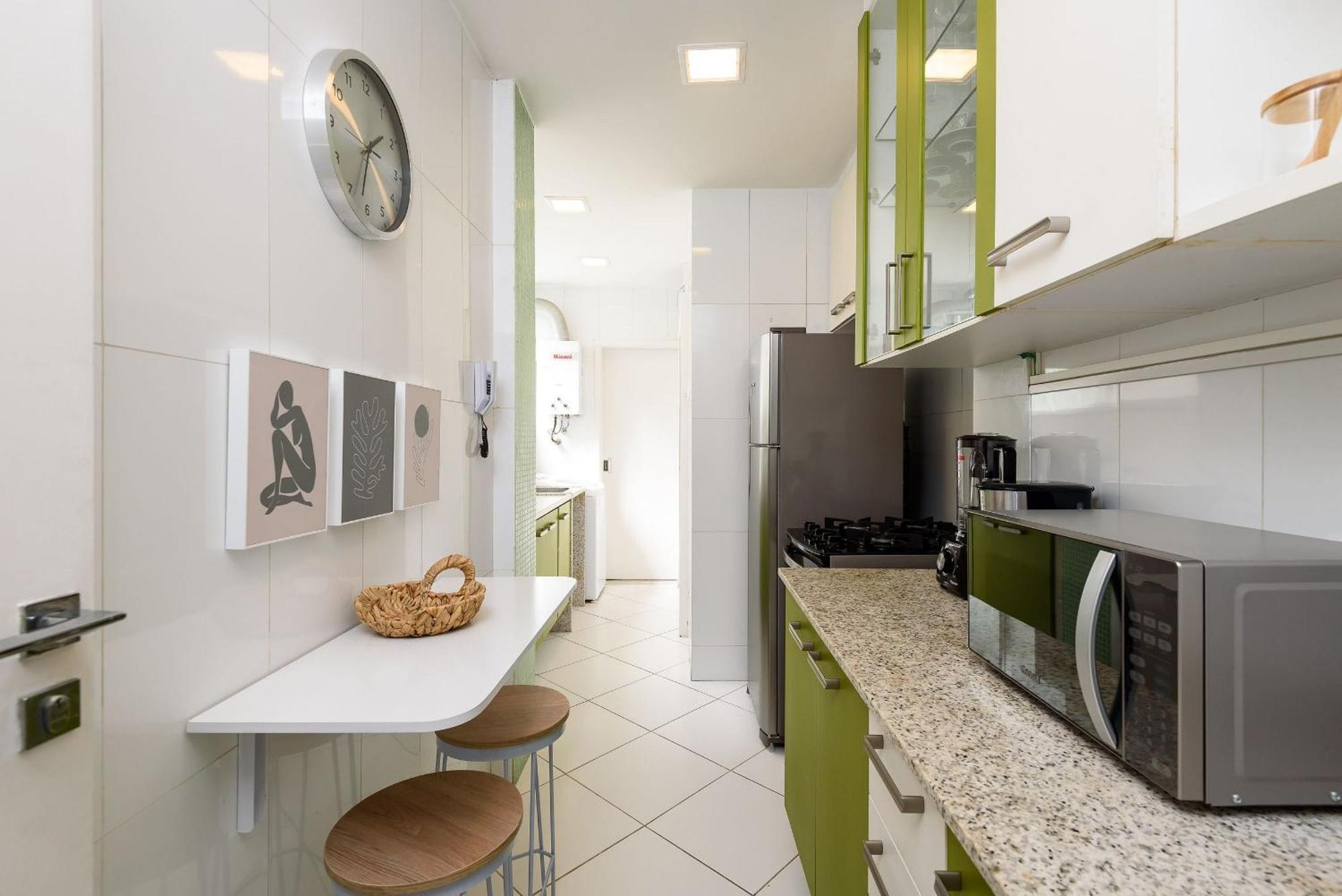 Apartamento Amplo 3qtos A 150m Da | Nsc 1236/1107 *